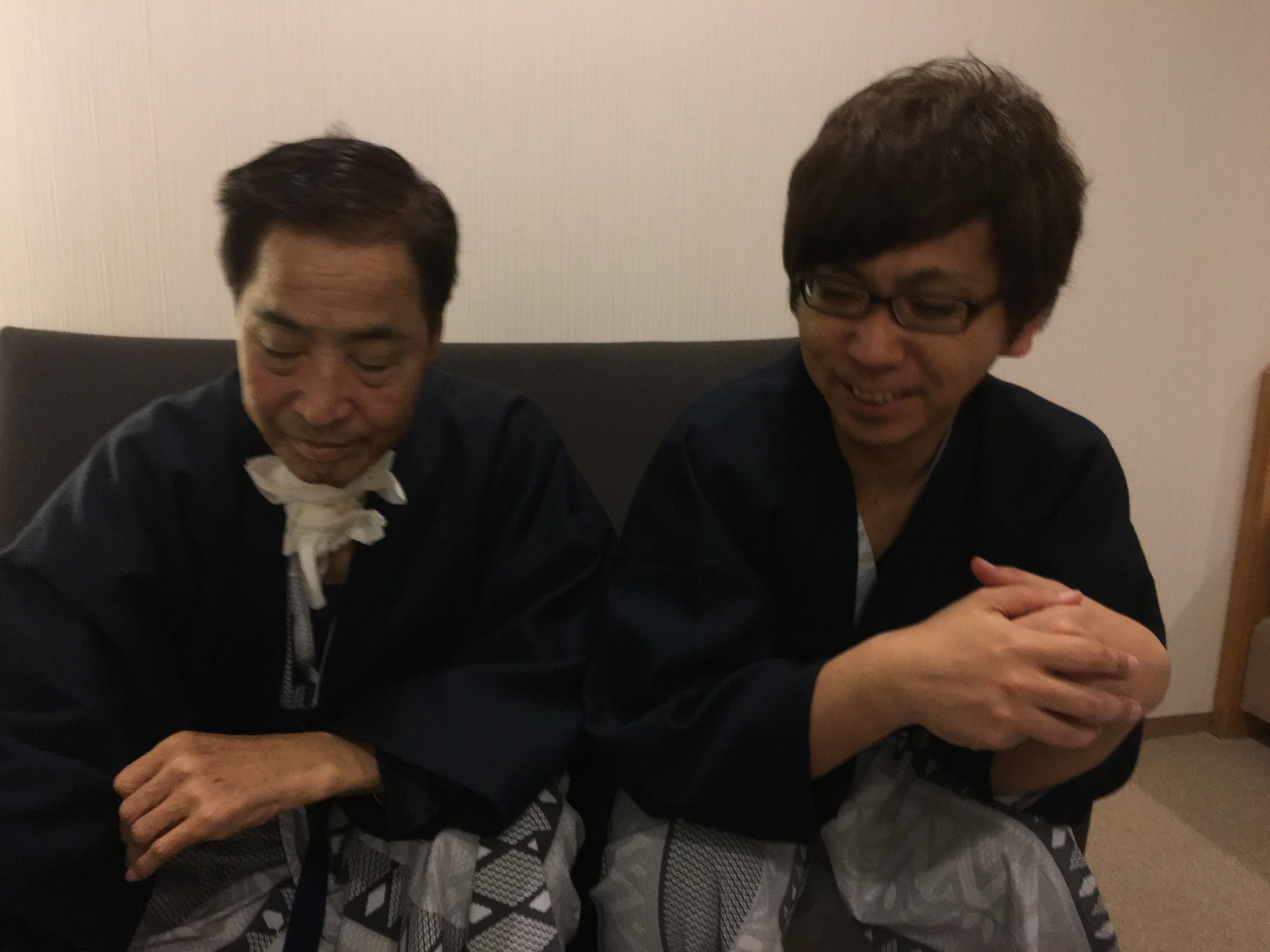 Mr.ハタは宝さんに、ぱっと閃いて「宝」と名付けたのだと話す。そして彼が生まれたときのことについて語る。(1年前の英語版ツイートを元に再現しています) https://t.co/XCDLbxONrz