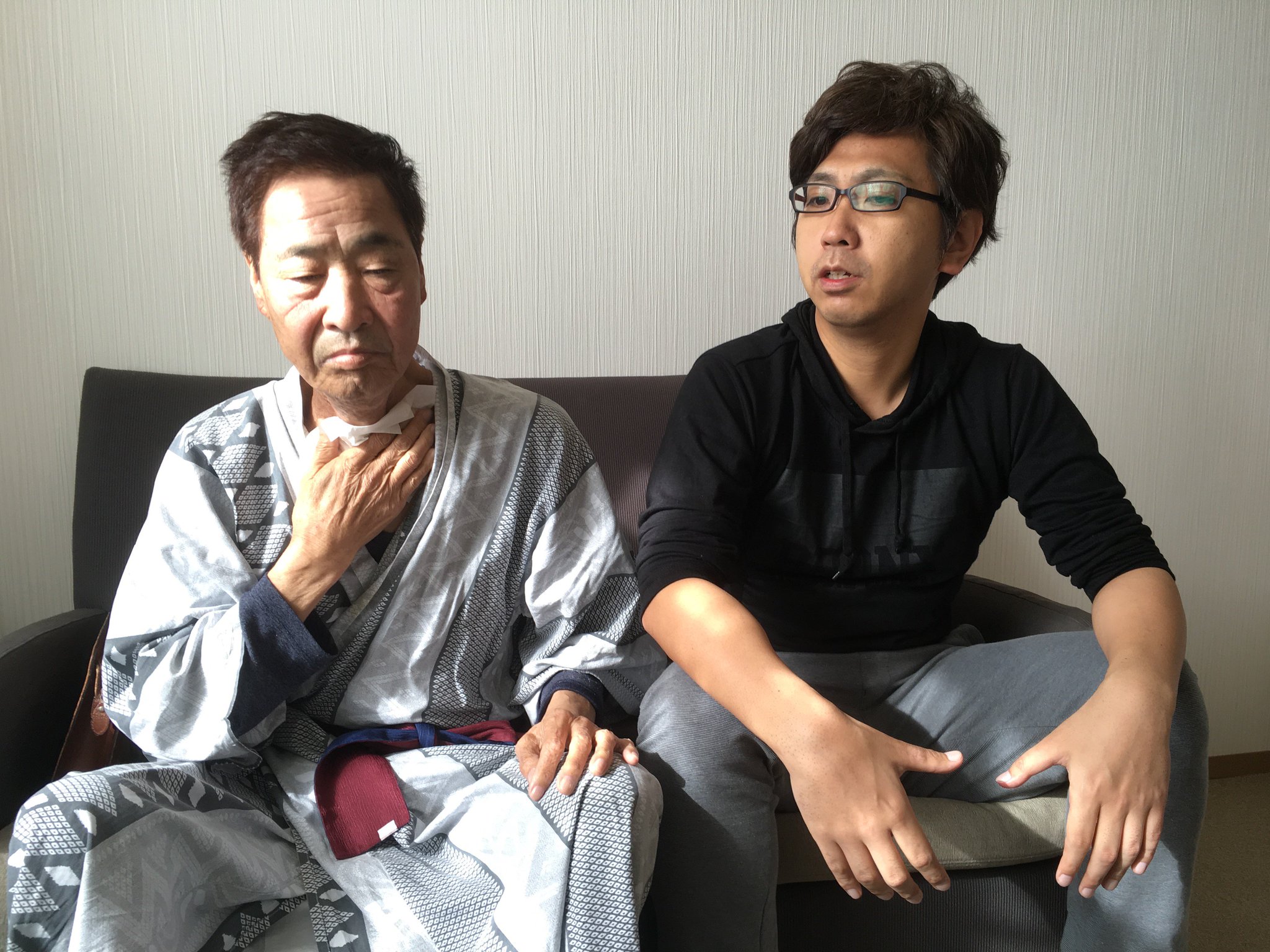 Mr.ハタと宝さんは今日の予定について話し合い、宝さんが今夜帰るまでここにいることに決めた。(1年前の英語版ツイートを元に再現しています) https://t.co/HWtFAAHVfV